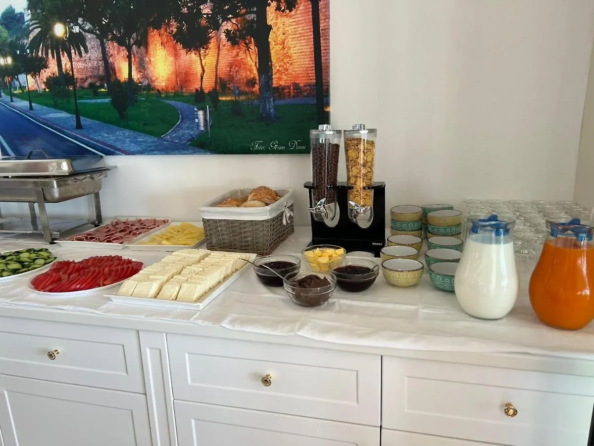 Iliria 1 Apartments Dıraç