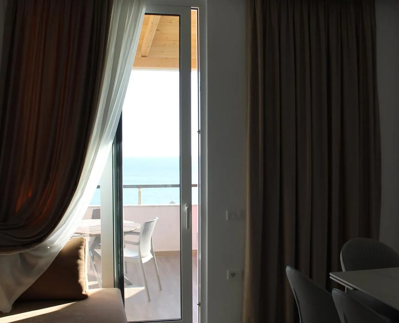 Iliria 1 Apartments Dıraç